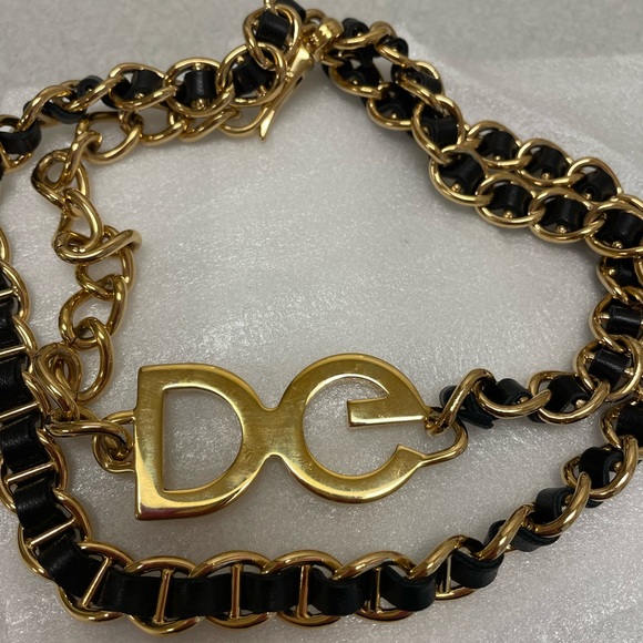 Authentic Dolce and Gabbana Belt/Bag chain with key set - Picture 5 of 15